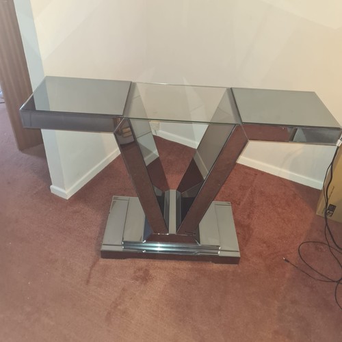 Mirrored shaped consol unit - shaped,