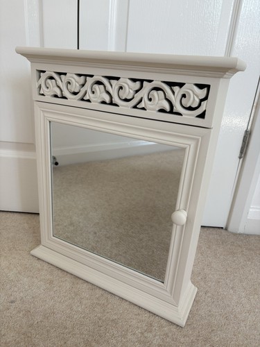 Shabby chic style cream - chic,
