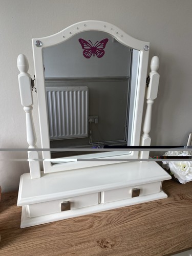 White dressing table - white,